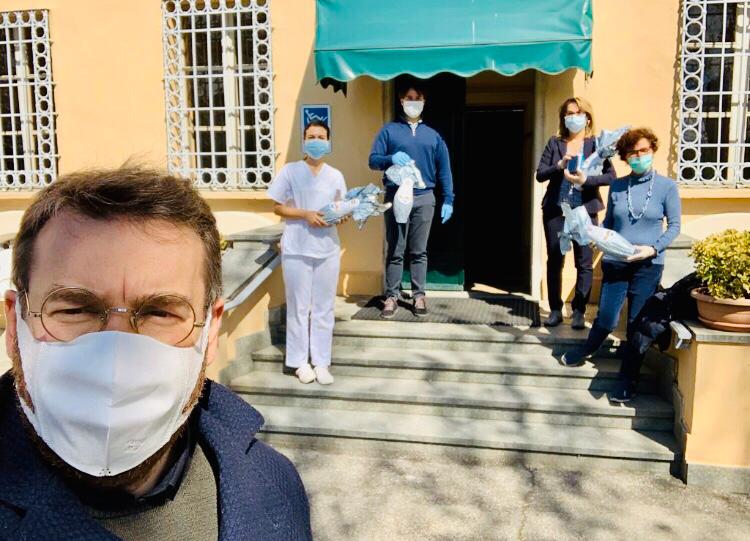 Emergenza Coronavirus - Gli anziani nelle RSA nicesi comunicano con i famigliari in videochiamata.